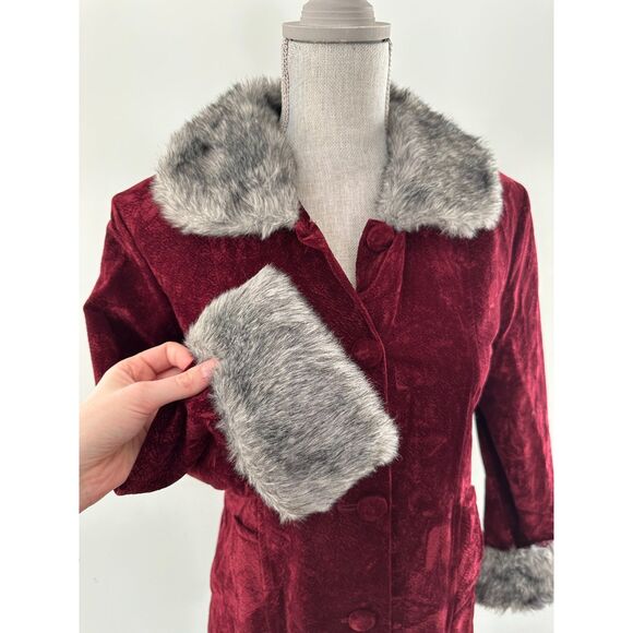 90s Vintage Red Velvet Coat with Faux Fur Trim Elegant Winter Style Girls 14/16 - Picture 4 of 11